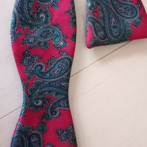 'Robert Talbott' Paisley Bowtie 100% Silk Paisley EUC - Picture 1 of 6